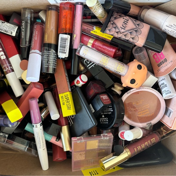 Makeup bundle - Picture 2 of 3